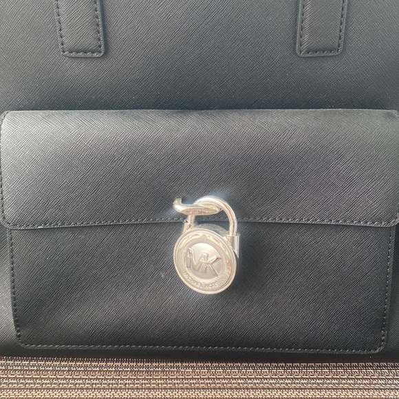 Brand new MK Travel shoulder Bag - Picture 2 of 6